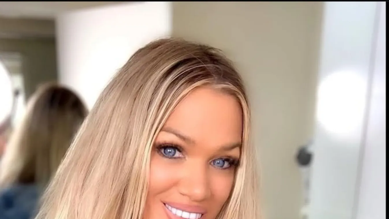 Te jó ég, karácsonyi fehérneműben tette szét a lábát a világ legdögösebb nagyija