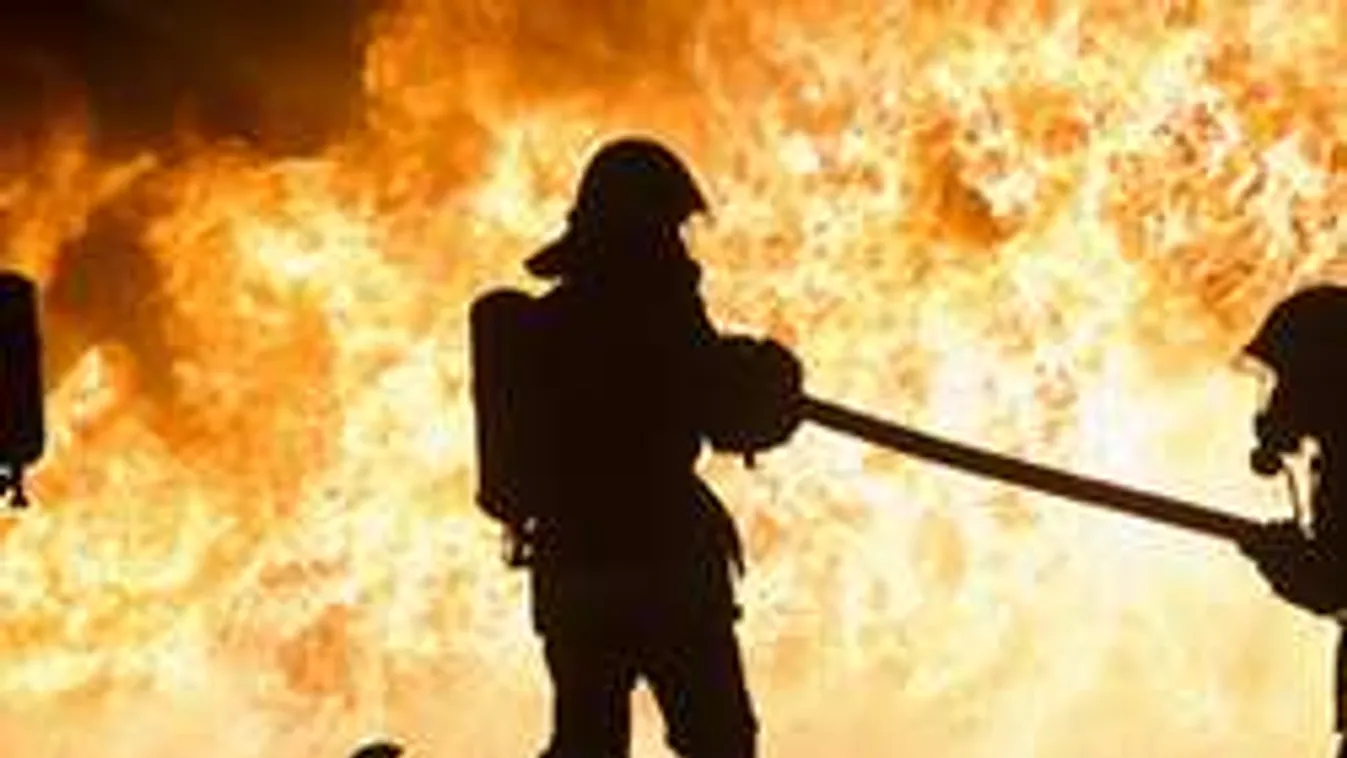 Húsvéti horror: égő házban rekedtek a sárvári italozók