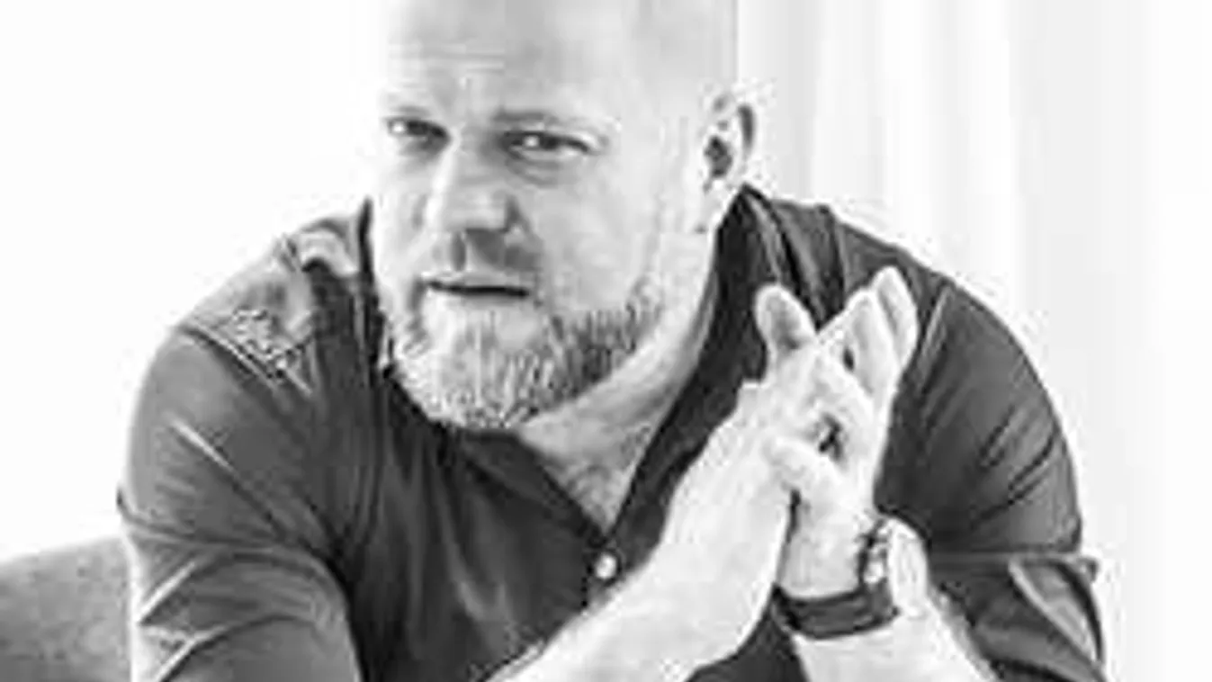 Ezért nem lehet a párja mellett Szabó Győző a szüléskor