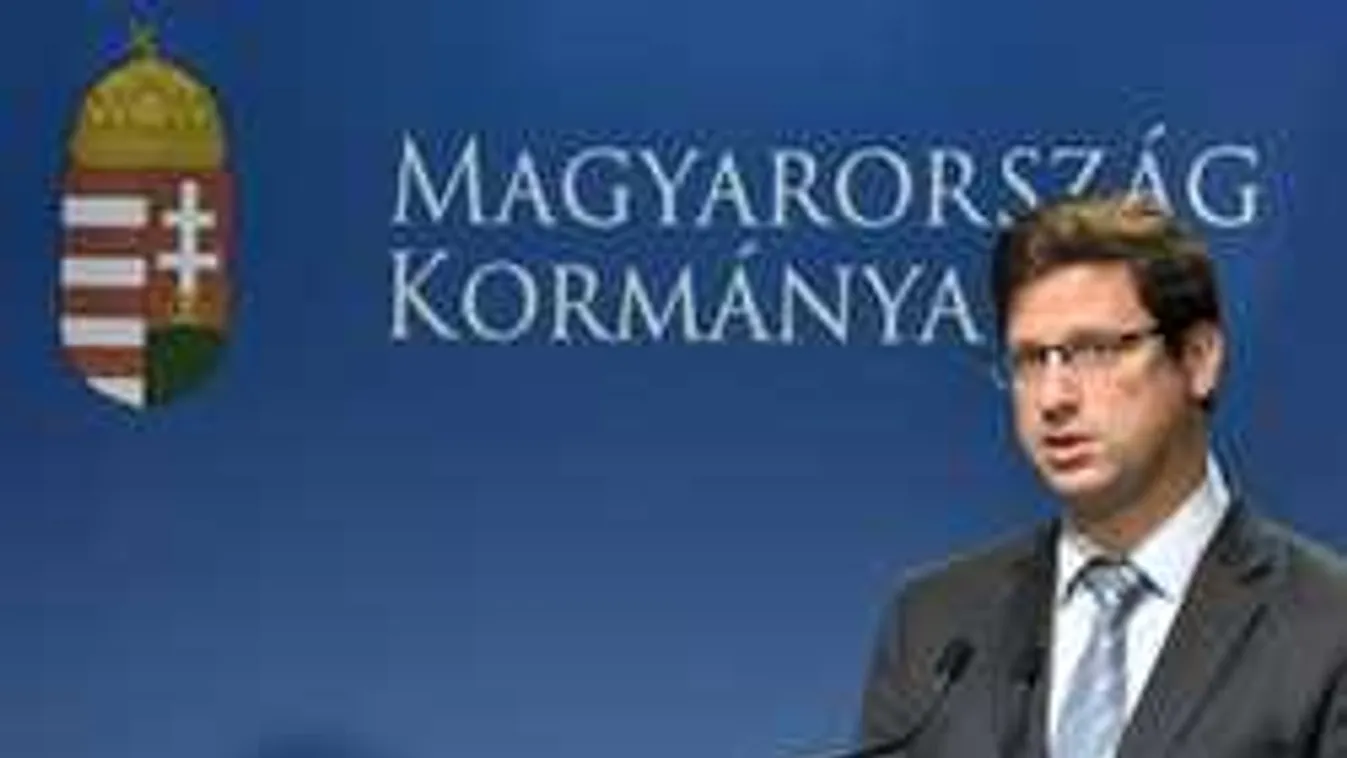 A kormány kérdésekkel fordul az EU-hoz és az ENSZ-hez a migránskártyákról