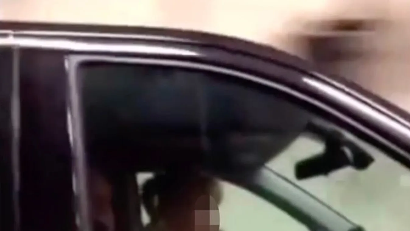 Csúcsidőben a csúcsra: orálisan kényeztették az autóst vezetés közben