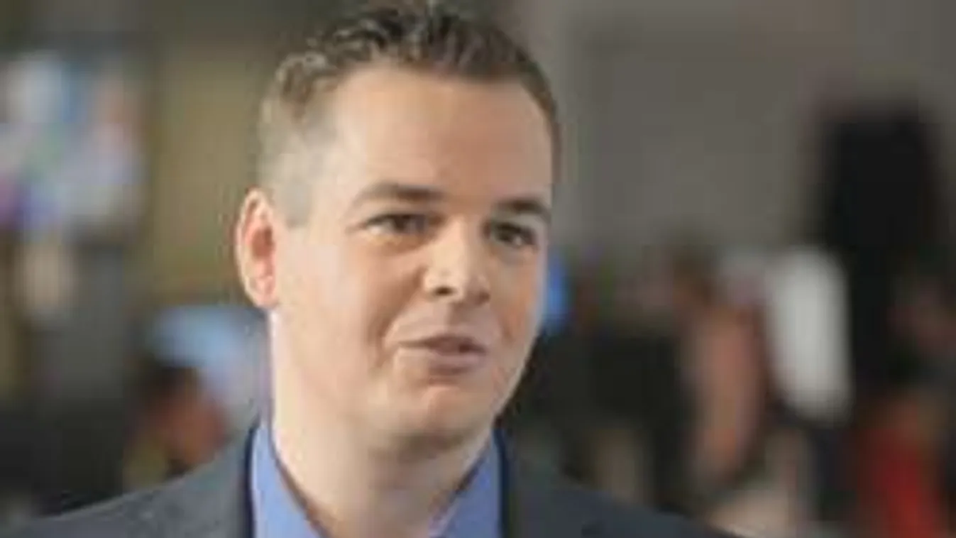 Saját lánya szólt be a köztévé híradósának