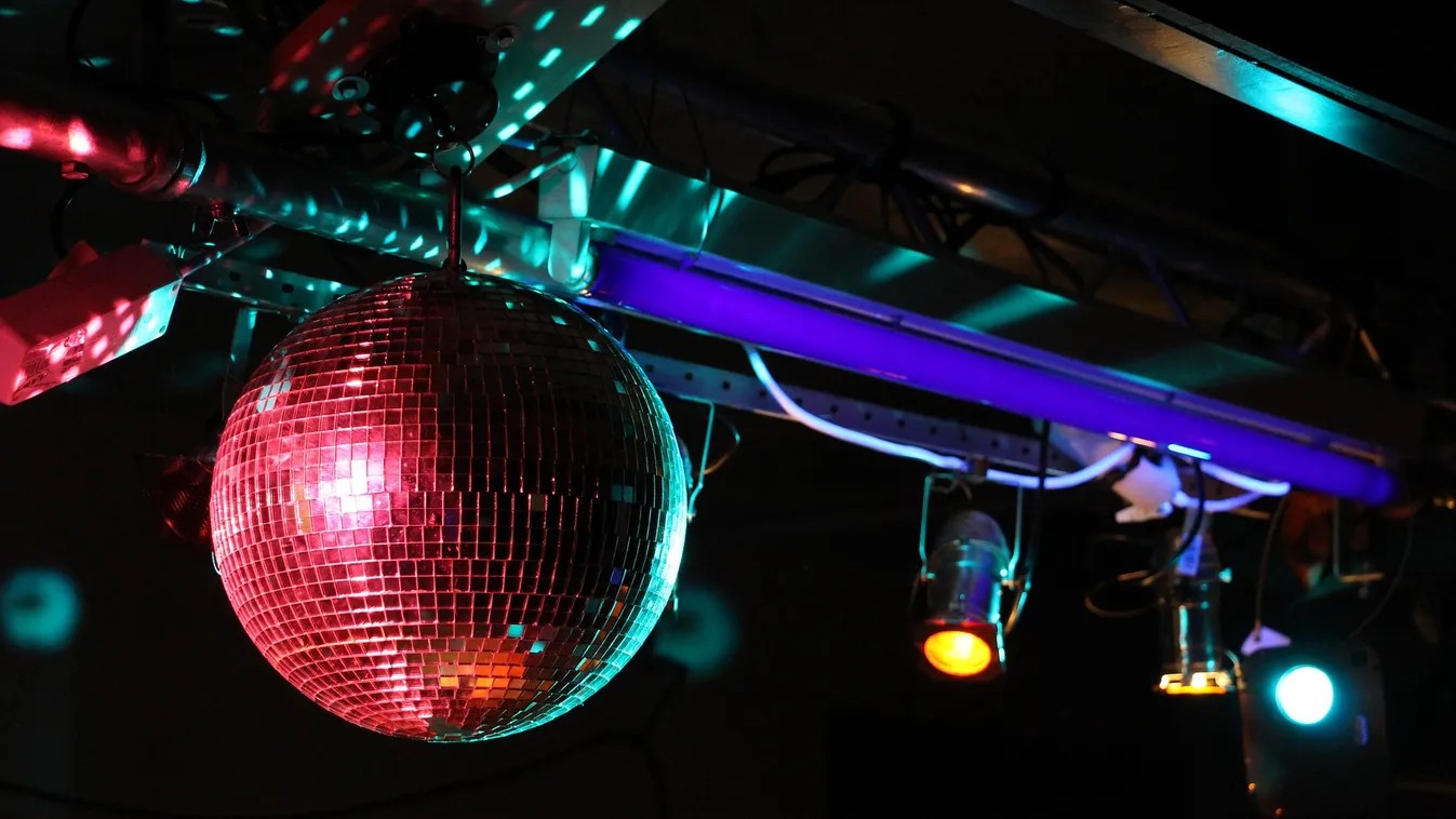 Tényleg hihetetlen, ezért került kórházba a lánybúcsúról a 75 éves asszony