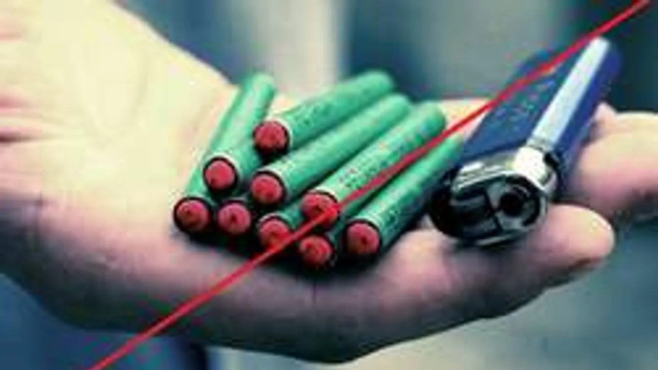 Brutális támadás a petárdázók ellen: Ide dugjátok a petárdátokat!