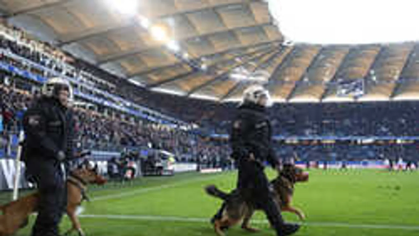 Rohamrendőrök érkeztek, Dárdaiéknak menekülniük kellett