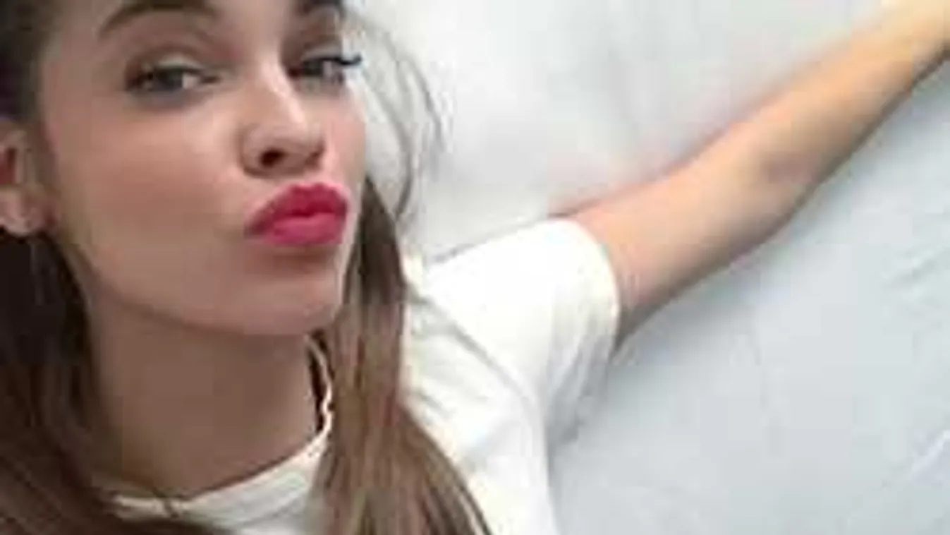 Világhírű énekesnő klipjében pózol topless Palvin Barbi