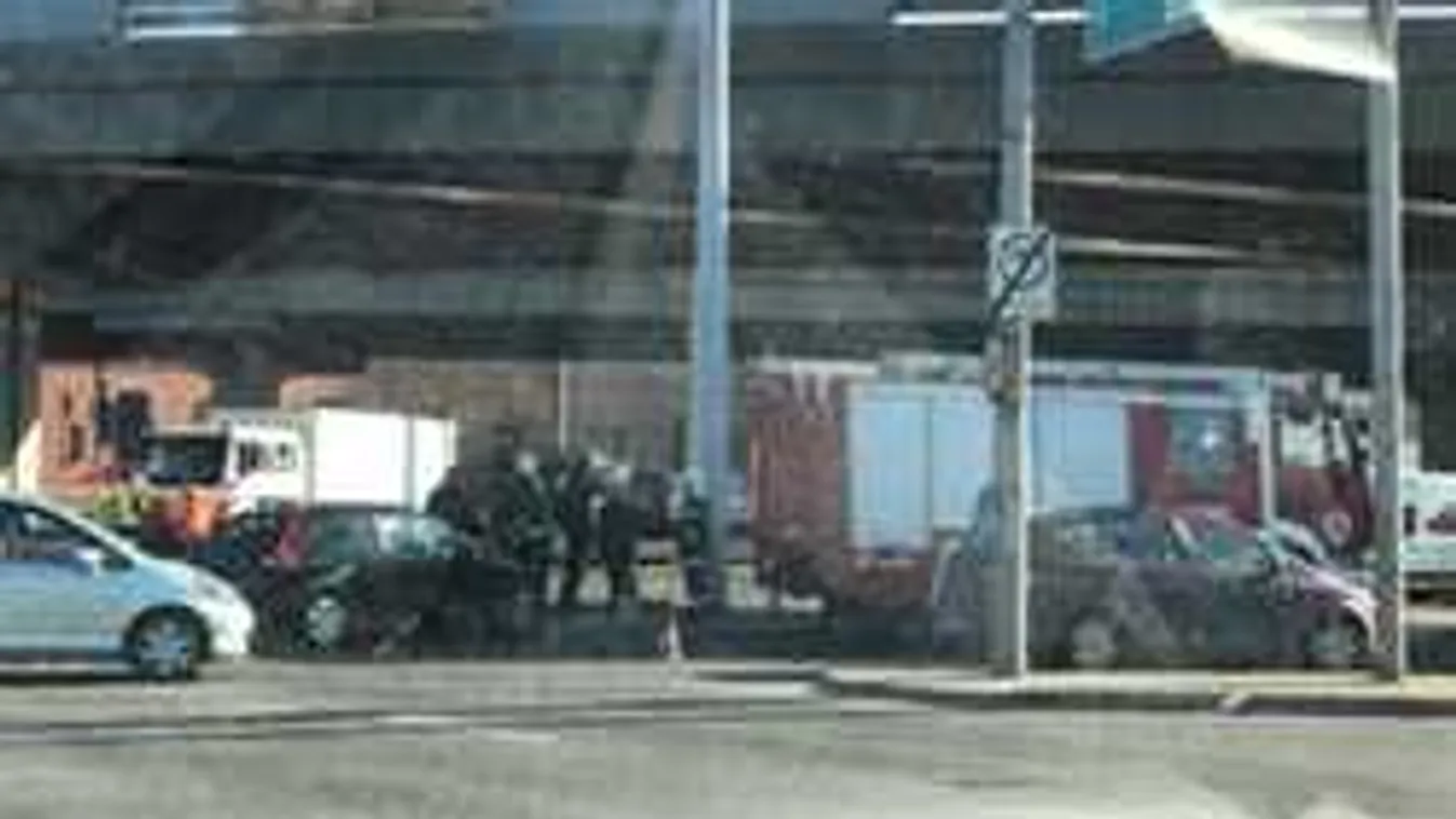 Óriási csattanás hallatszott, forgalmas budapesti úton áll a kocsisor