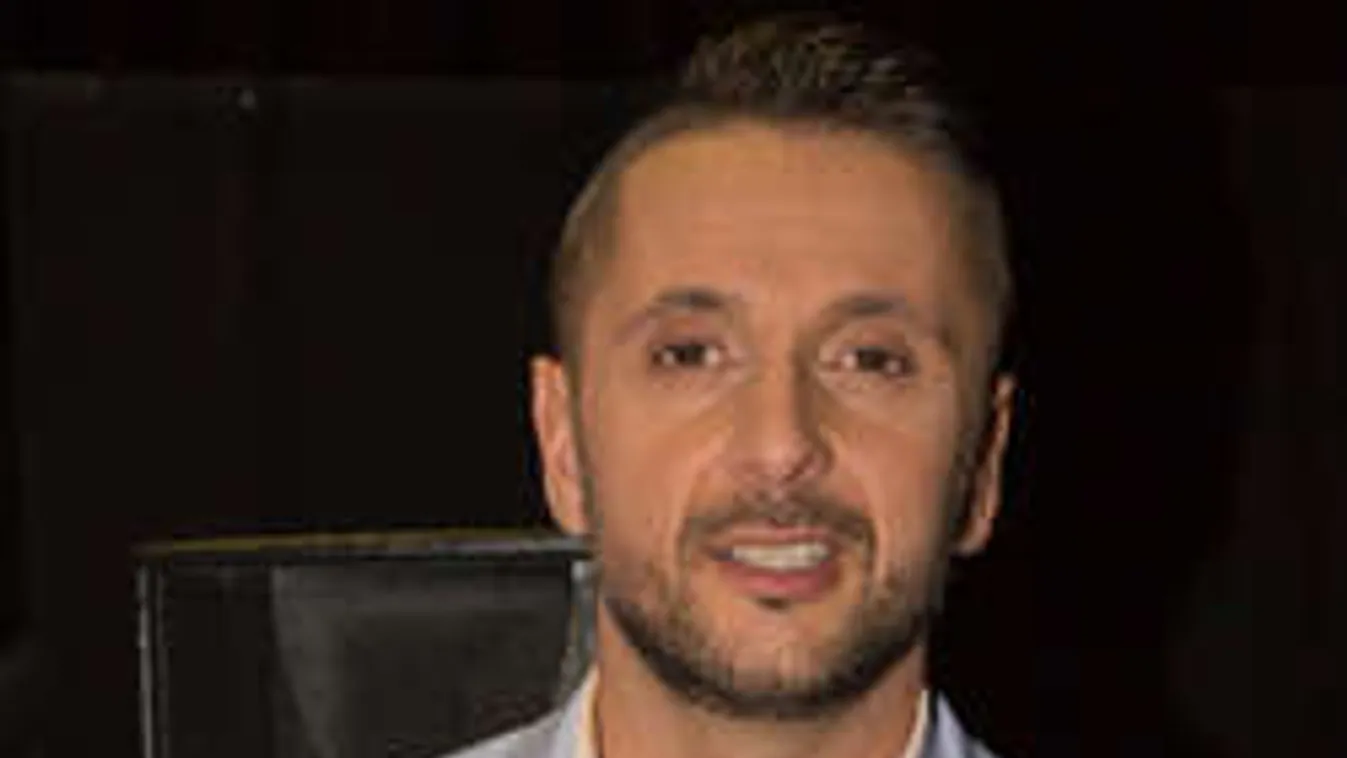 Majka újszülött kisfiánál ma már cukibbat nem látsz!