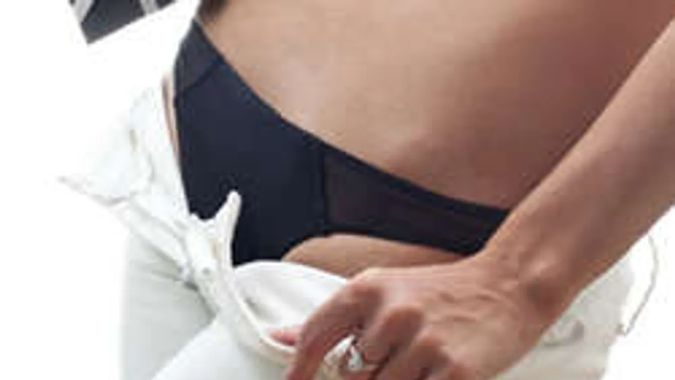 Óriási bugyibaki! Fogadjunk nem tudod, milyen fehérnemű kell egy fehér nadrághoz!