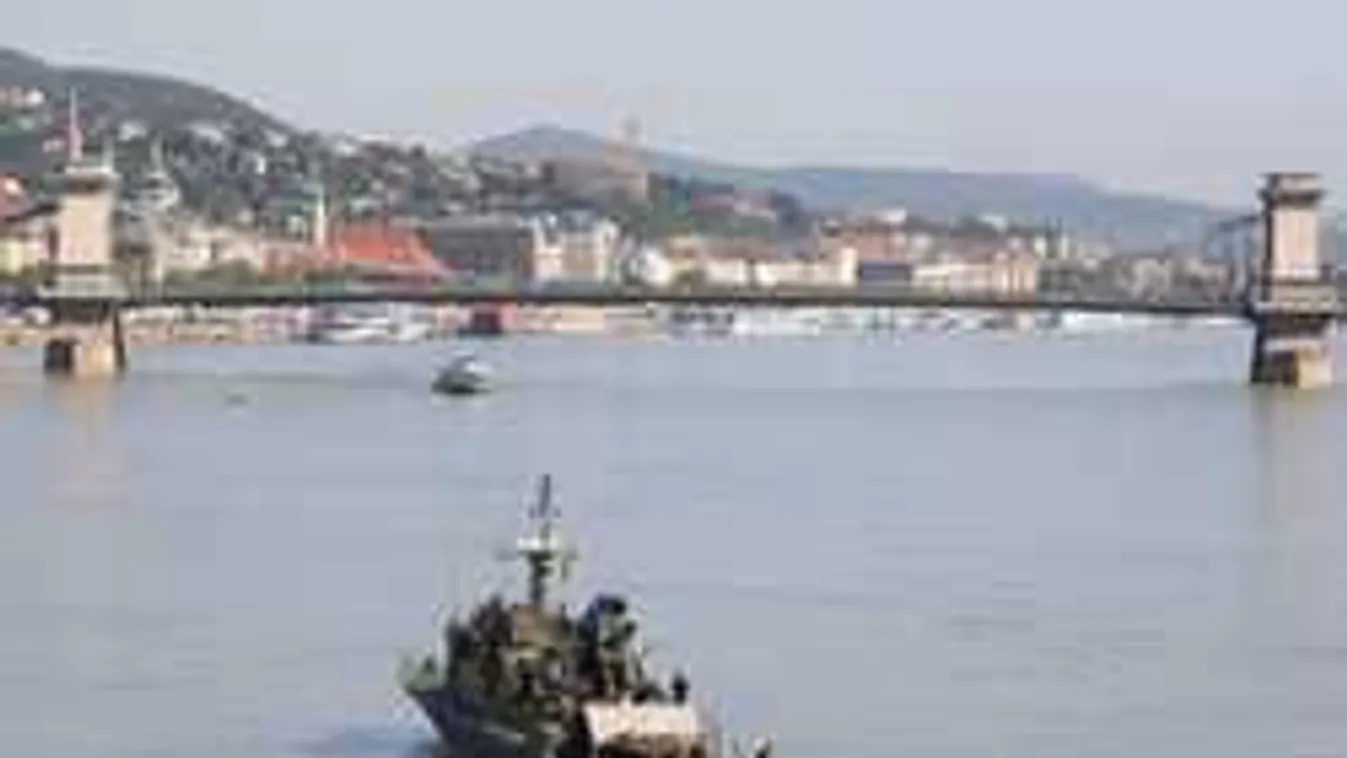 Teljes a készültség Budapesten, gond van a bombával - Fotó