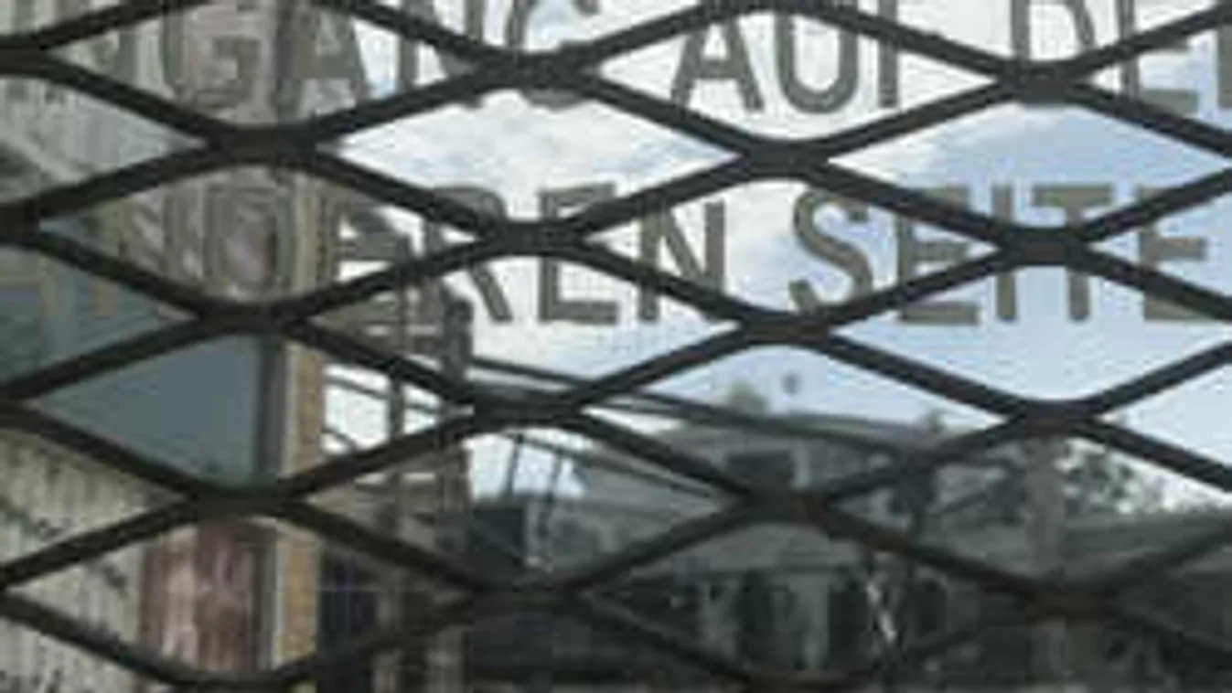 Borzalmas torzó csúfoskodik a Balaton gyönyörű Ezüstpartján, Siófokon