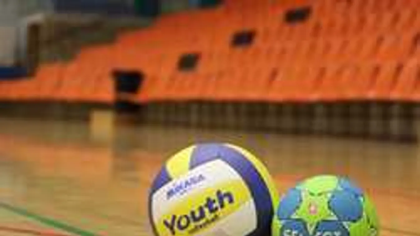 Engedett buja vágyainak a tanárnő, titokban kéjelgett a tinilánnyal