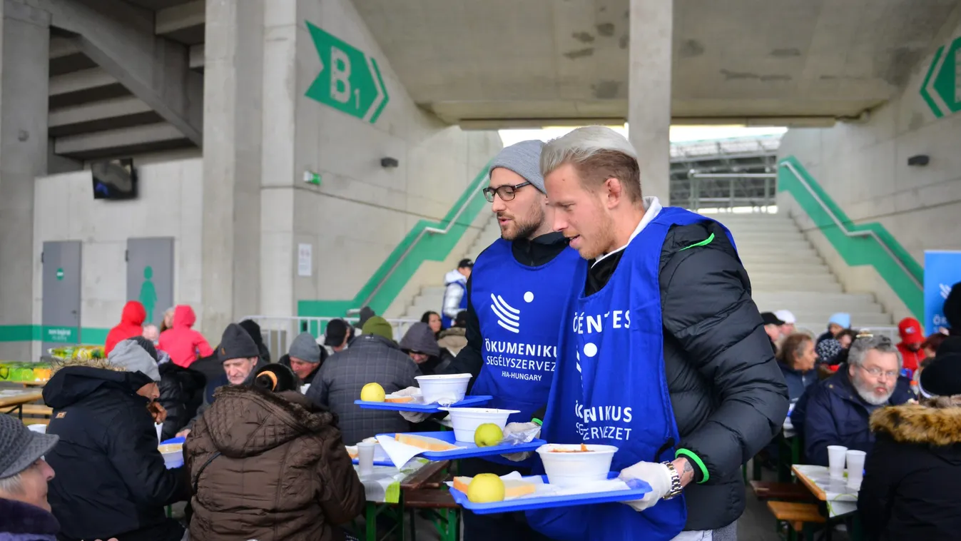 Rászorulóknak kínáltak meleg ételt az FTC sztárjai