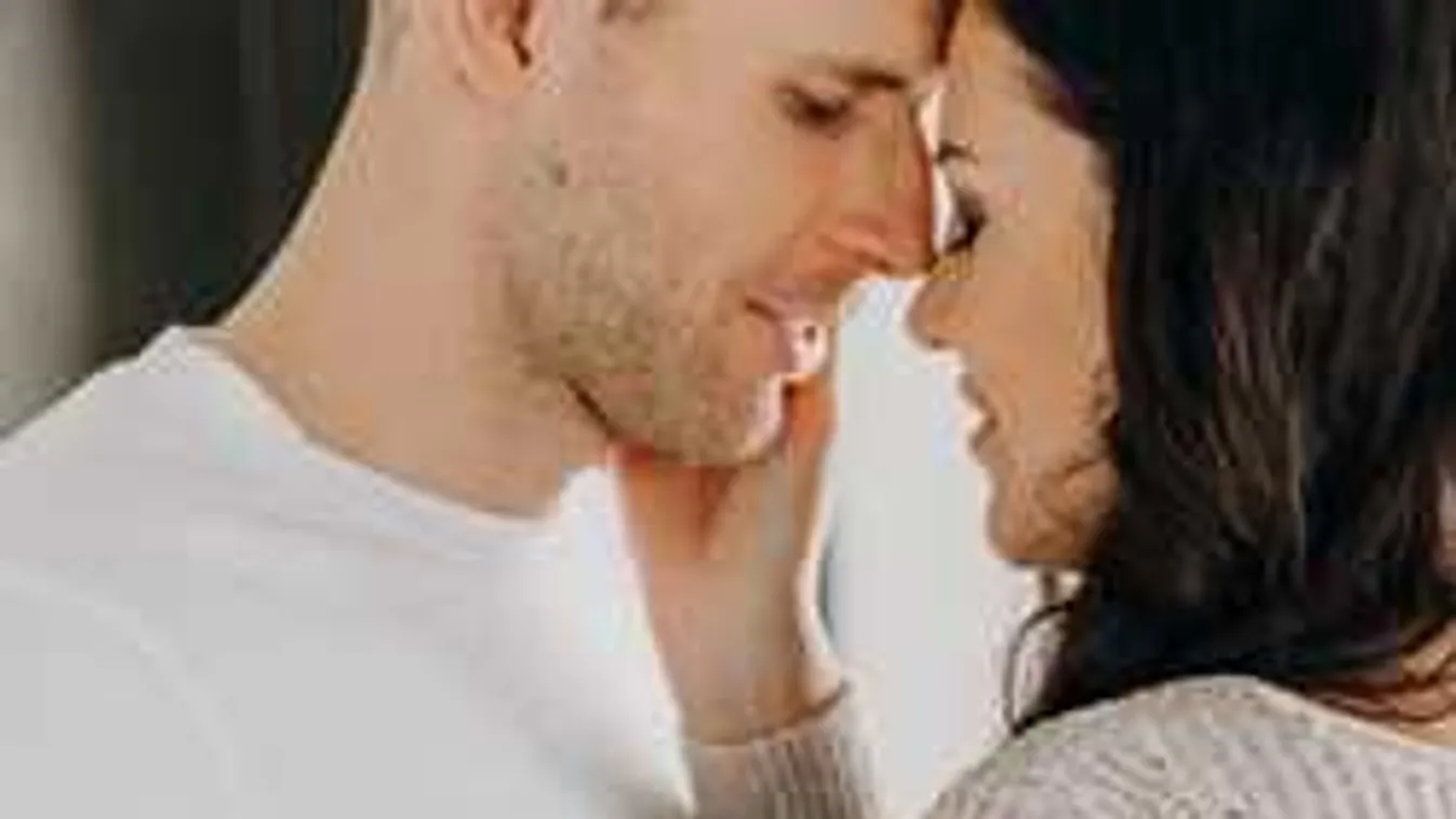 Megmutatta terhes pocakját a magyar focista felesége, és ez még nem minden