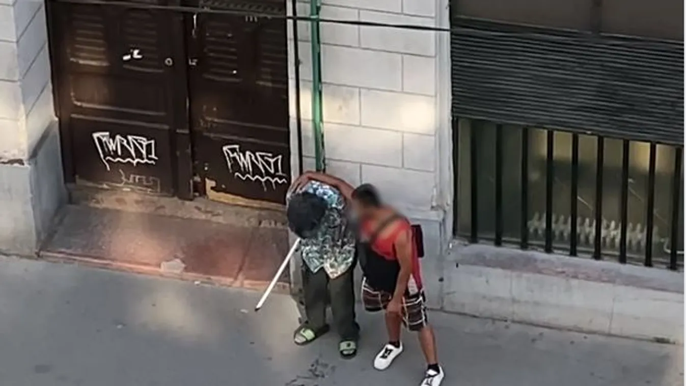 Ezt a hátborzongató dolgot tette egy vak emberrel ez a férfi Pesten – videó