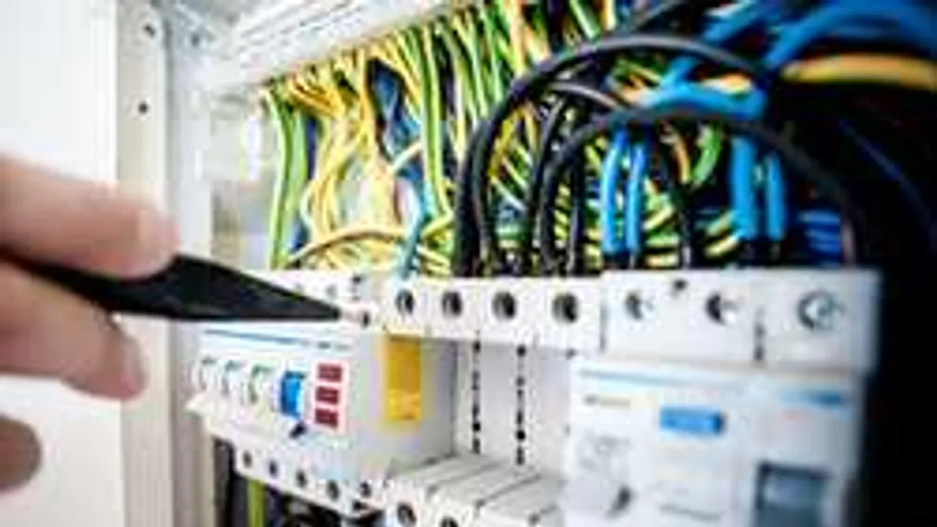 Meghökkentő tragédia, így érte baleset a magyar villanyszerelőt Szemerén