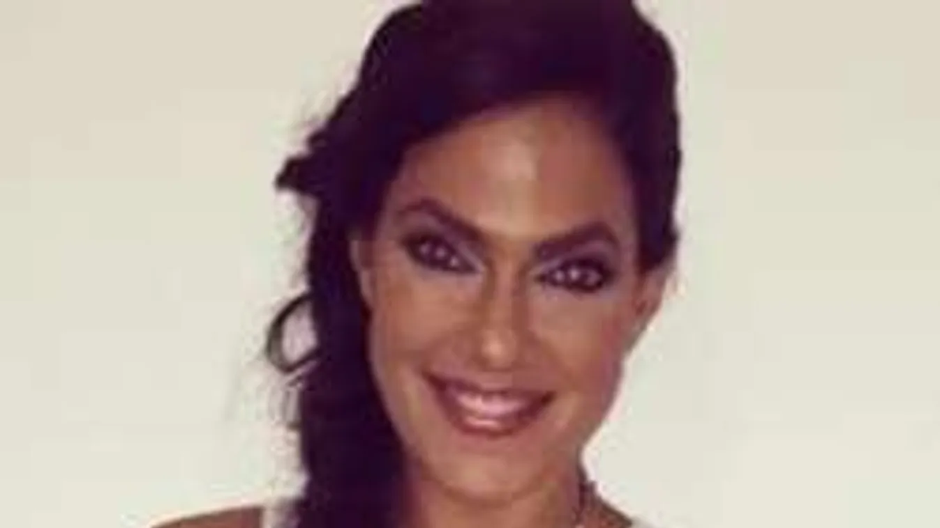 Kikészültek a férfiak Bódi Sylvi fedetlen fenekétől!