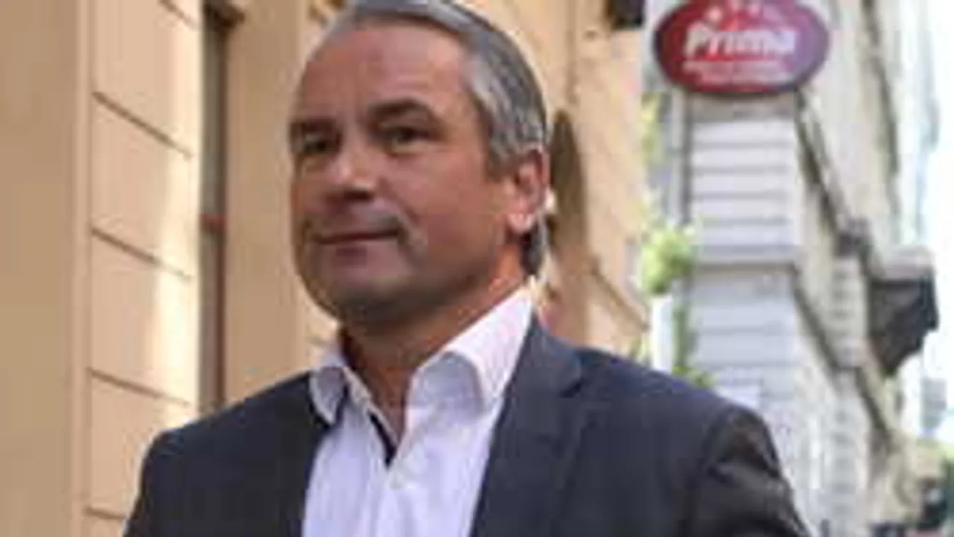 A sikerkapitány távozik, a nagyot bukó Storck maradhat