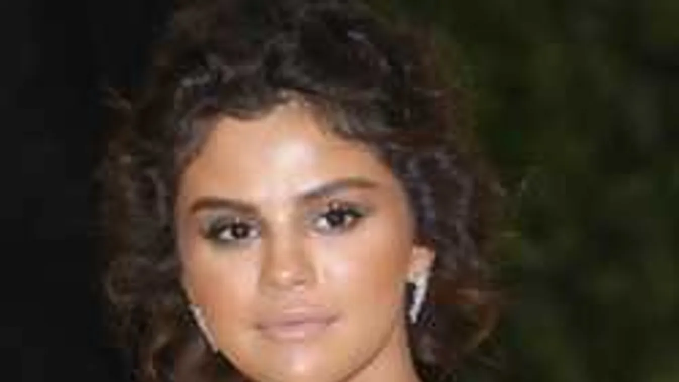 Cikis helyzet, nagyon elrontották a dögös énekesnő külsejét