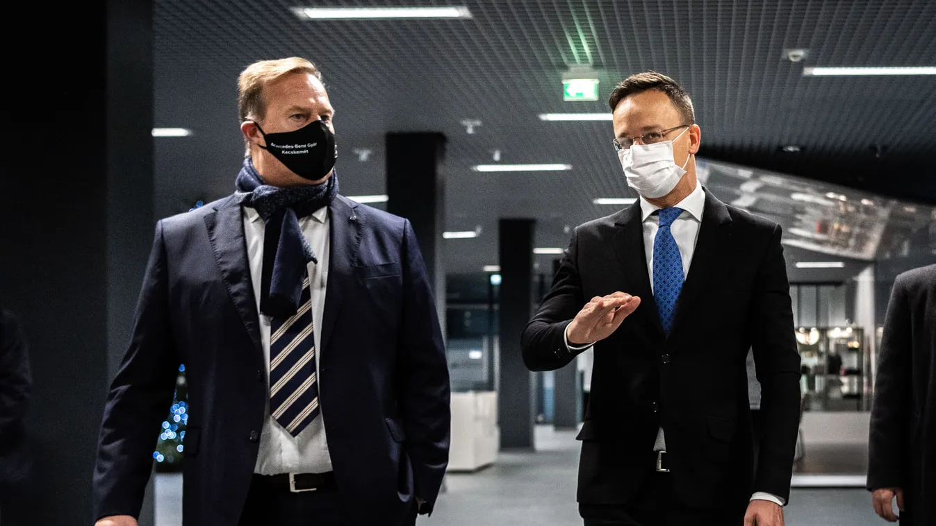 Szijjártó: tisztán elektromos autók gyártásába kezd a Mercedes Kecskeméten