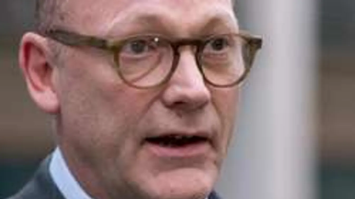 A britek nem toloncolhatják ki a szélsőséges migránsokat!