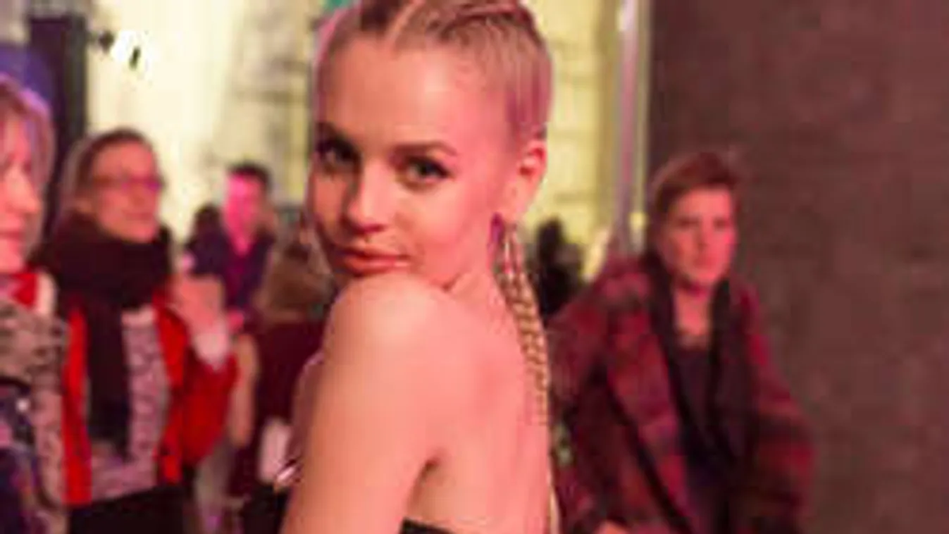 Erősen kivágott ruhákban pompáztak a dögös hazai sztárok