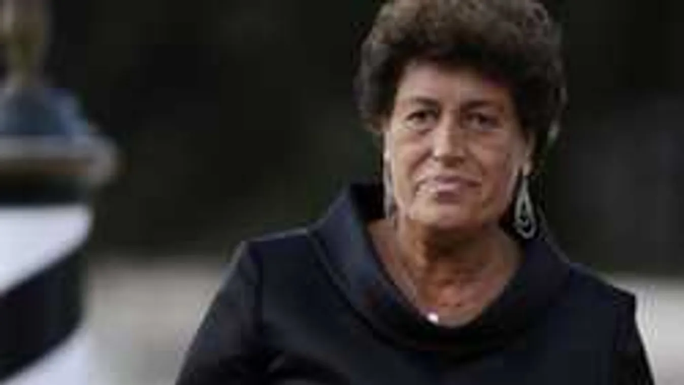 Most kaptuk a hírt: Elhunyt a népszerű divattervező