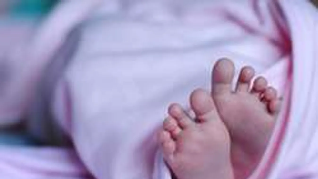 Betörte a csecsemő koponyáját, de nem szólt a nővéreknek