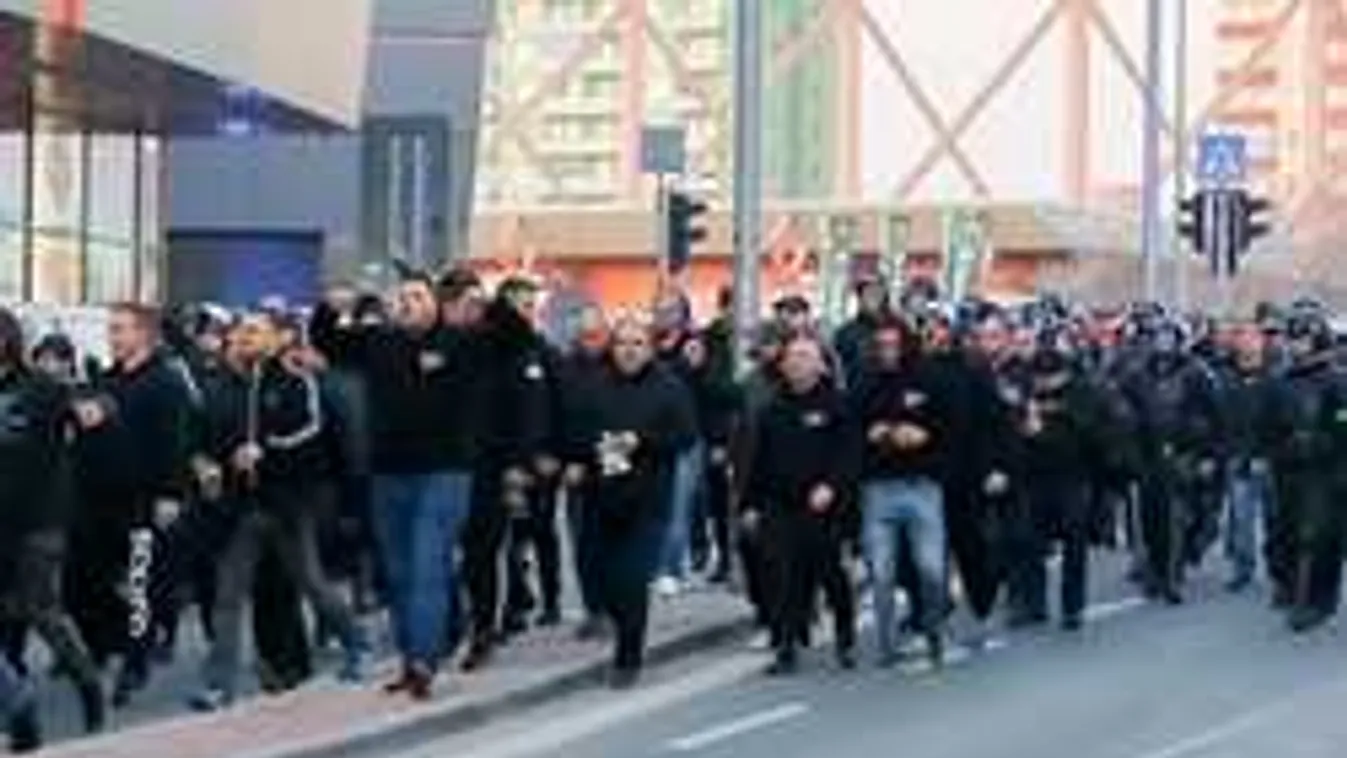 Rendőrök kergették a magyar szurkolókat, ezután jött az örömhír