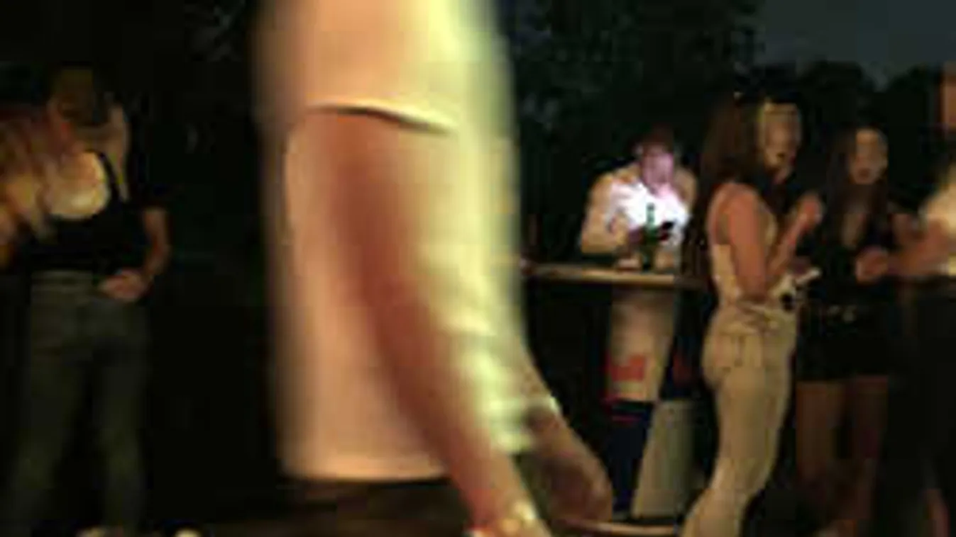 Döbbenetes, így szolgálják ki alkohollal a tiniket a pesti éjszakában