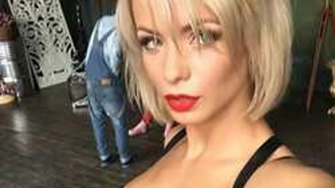 Vizes pólóban villantott meredező mellbimbót a szexi orosz modell