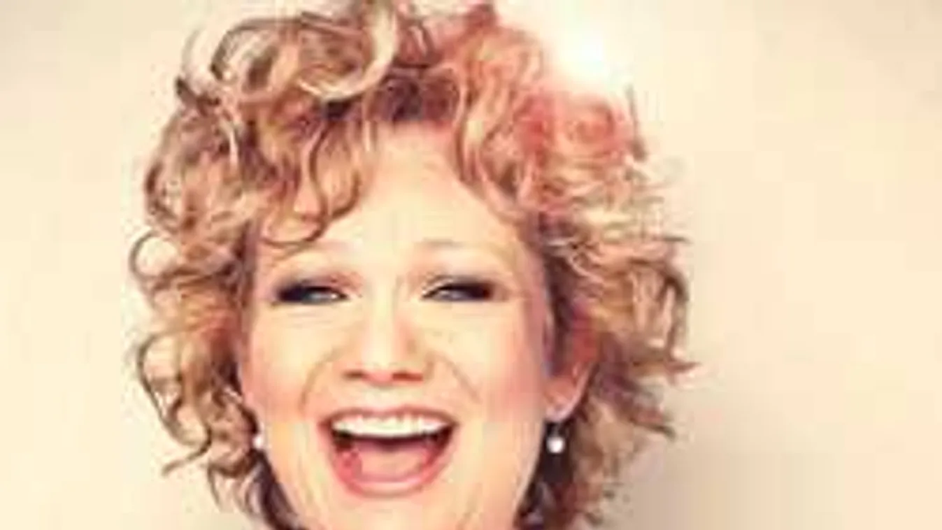 Básti Juli őszinte vallomása: én voltam az osztály hülyéje