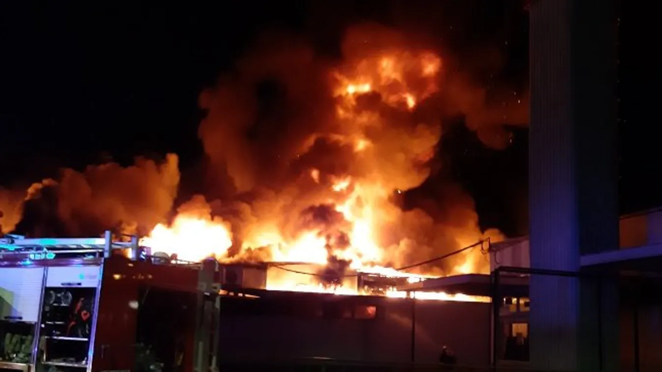 Sokkoló felvétel a hatalmas lángokkal égett szentendrei szupermarketről – Videó