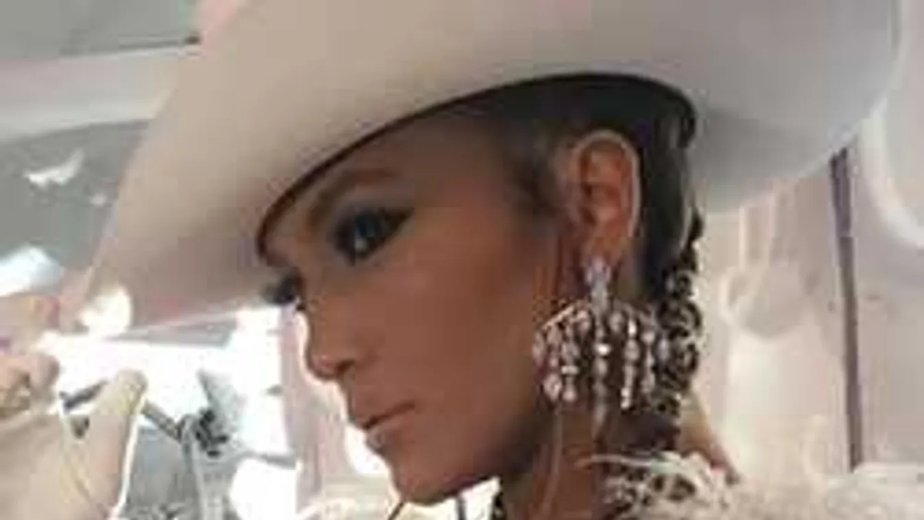 Jennifer Lopez megint a melleivel adja el a dalát. Az ég áldja érte!