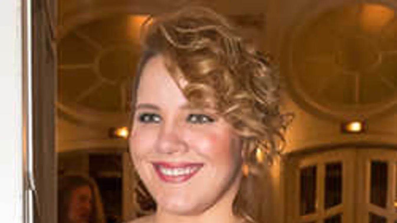 Kiderült az igazság: Csak aludni jár haza Tóth Vera