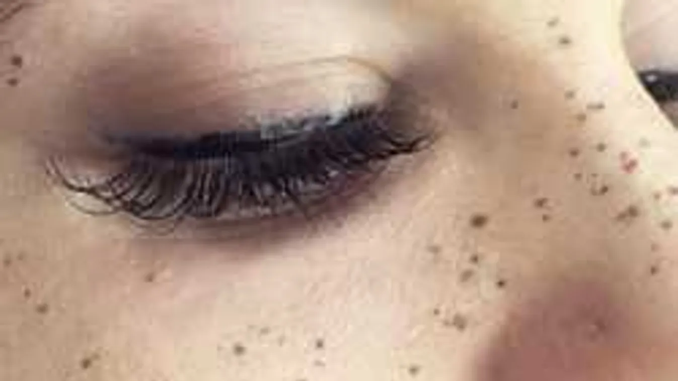 Tarol a legújabb divattrend: Csábosan szexi ez a sminktrükk