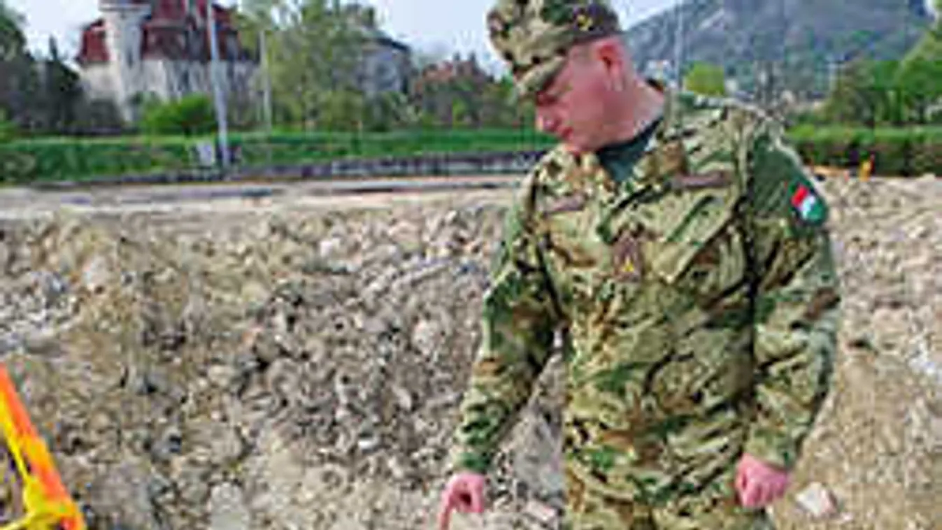 Így vitték el a bombát - képek a lezárásról