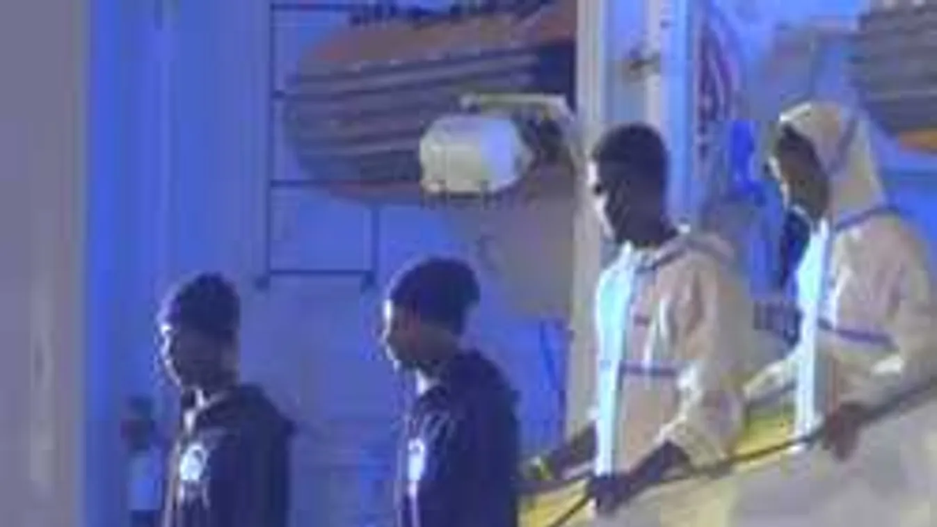 Szemtelenség: faképnél hagyták a migránsok a segítséget nyújtó pápát