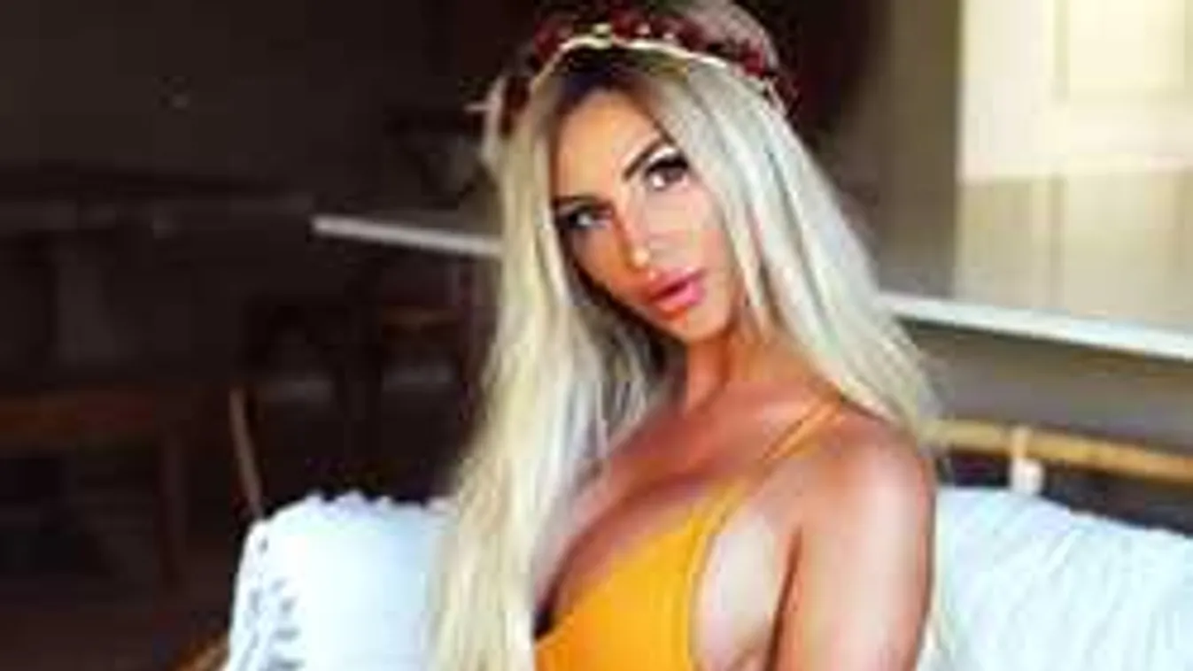 Belepirulsz, meztelenül borozgat a kádban nagy mellű színésznő