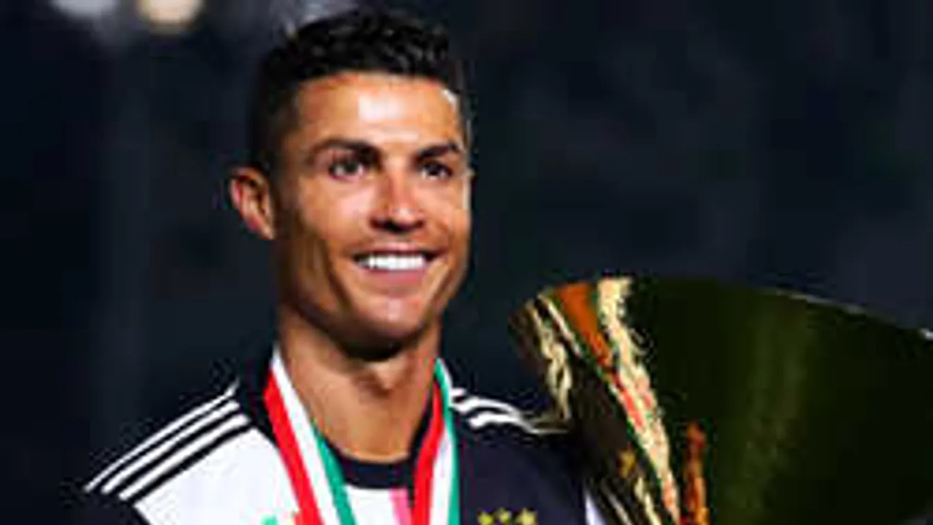 Megható családi fotó, C. Ronaldo nagy sikert ünnepel