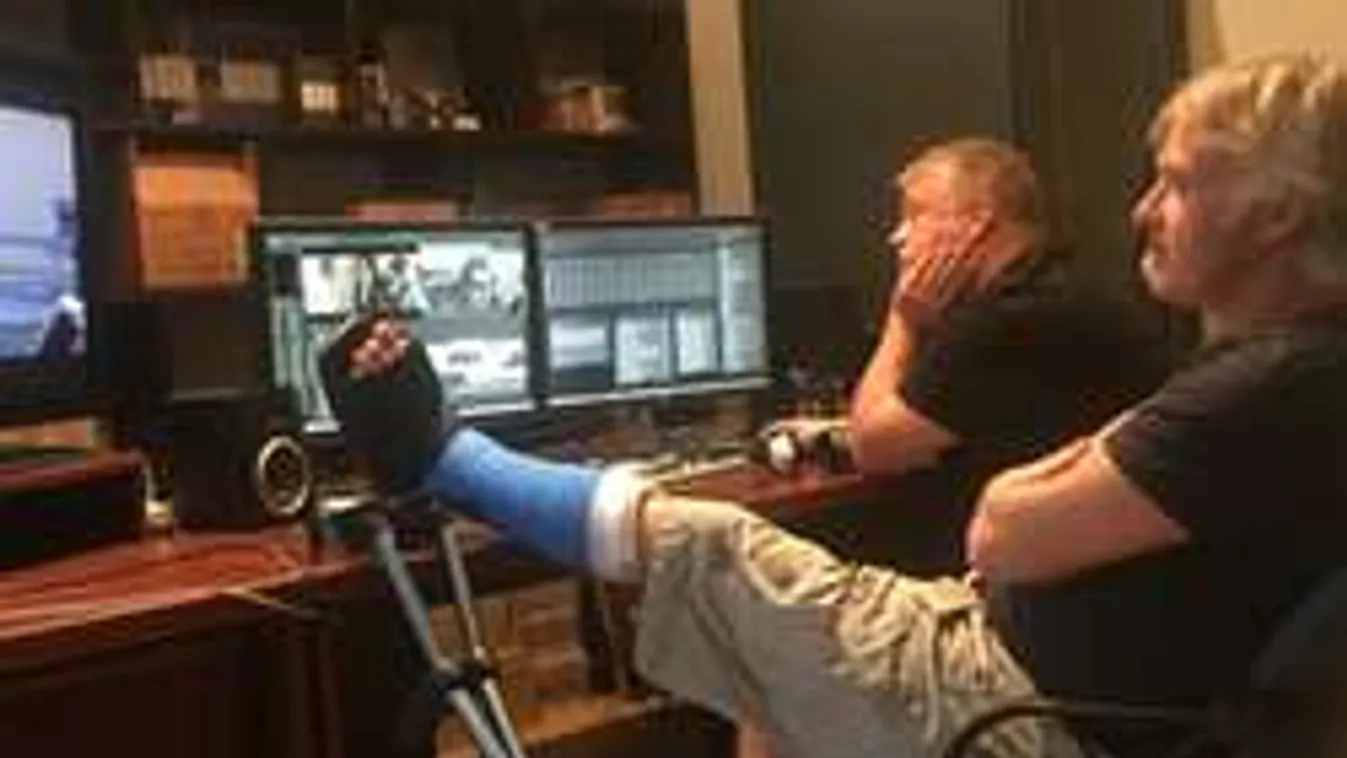 Szögekkel a lábában is dolgozik a Valami Amerika rendezője