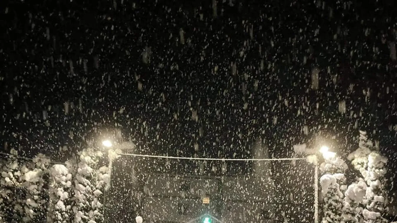 Tíz centi hó esett Bánkúton, a Bükkben járhatatlanná váltak az utak