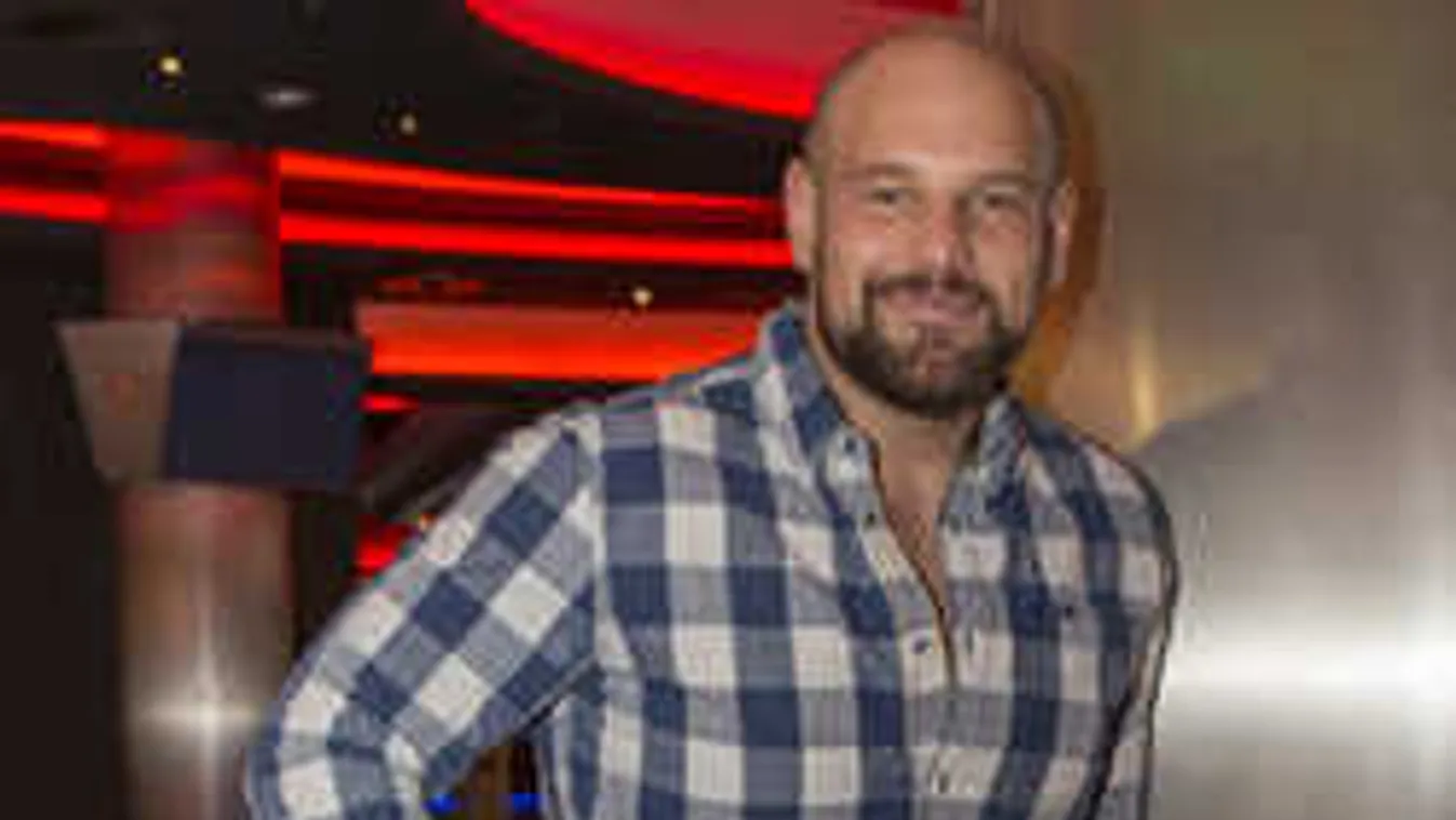 Elképesztő átalakulás, így néz ki most az ismert magyar énekes - Fotó