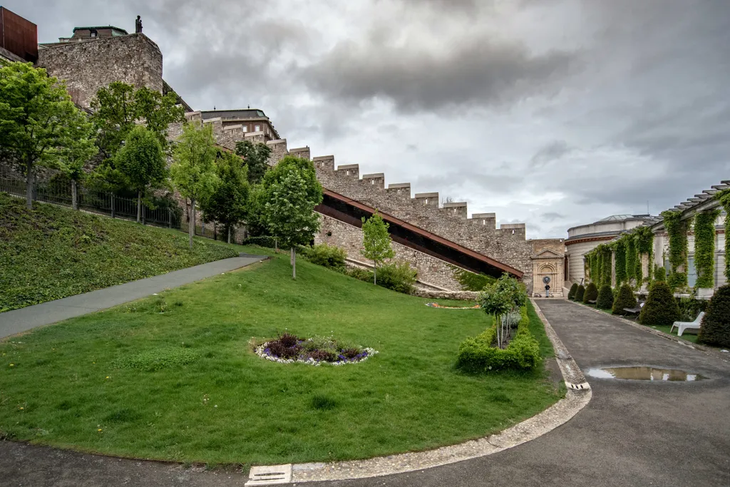 A várkert bazár is kihalt