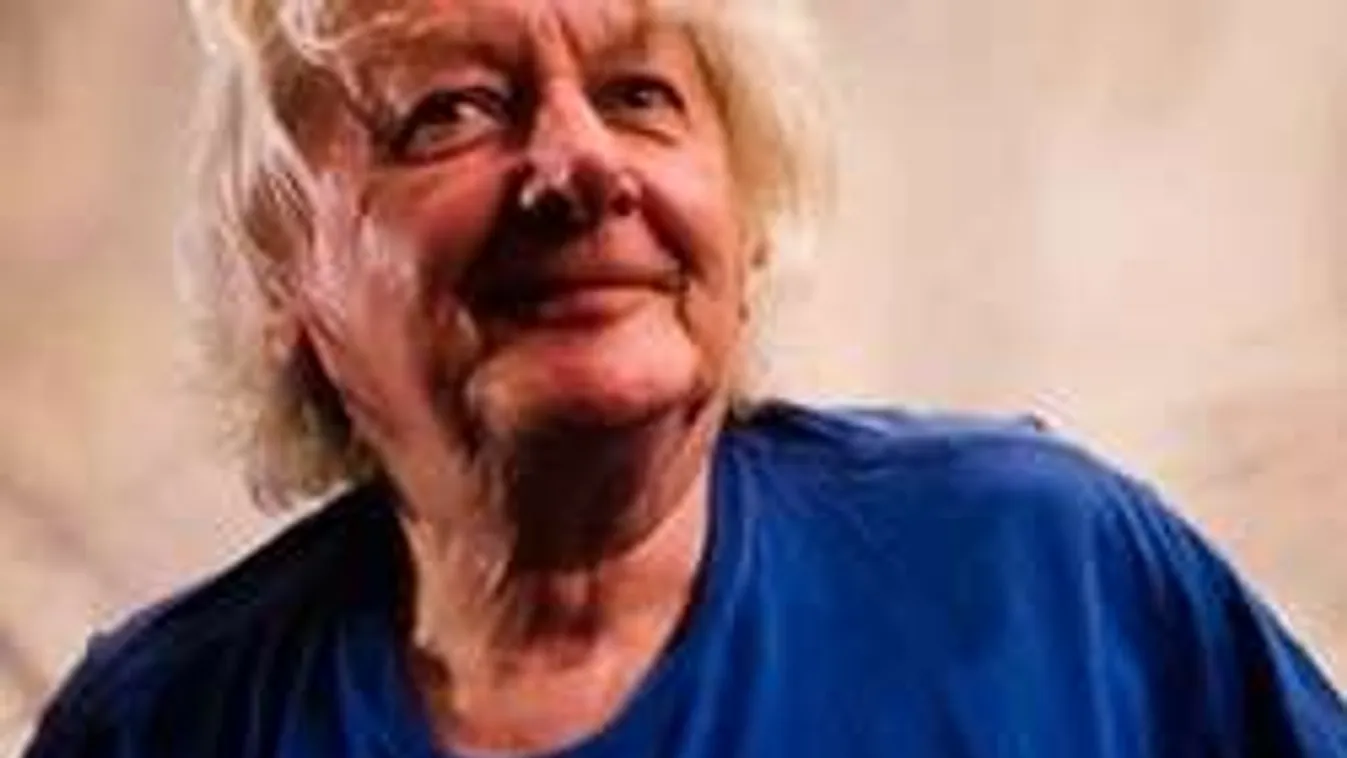 71 éves skót  nagypapa nyírta ki a FIFA-t