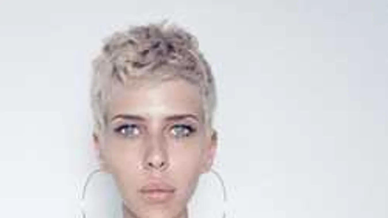 Irgalmatlanul dögös képet posztolt a magyar énekes exe