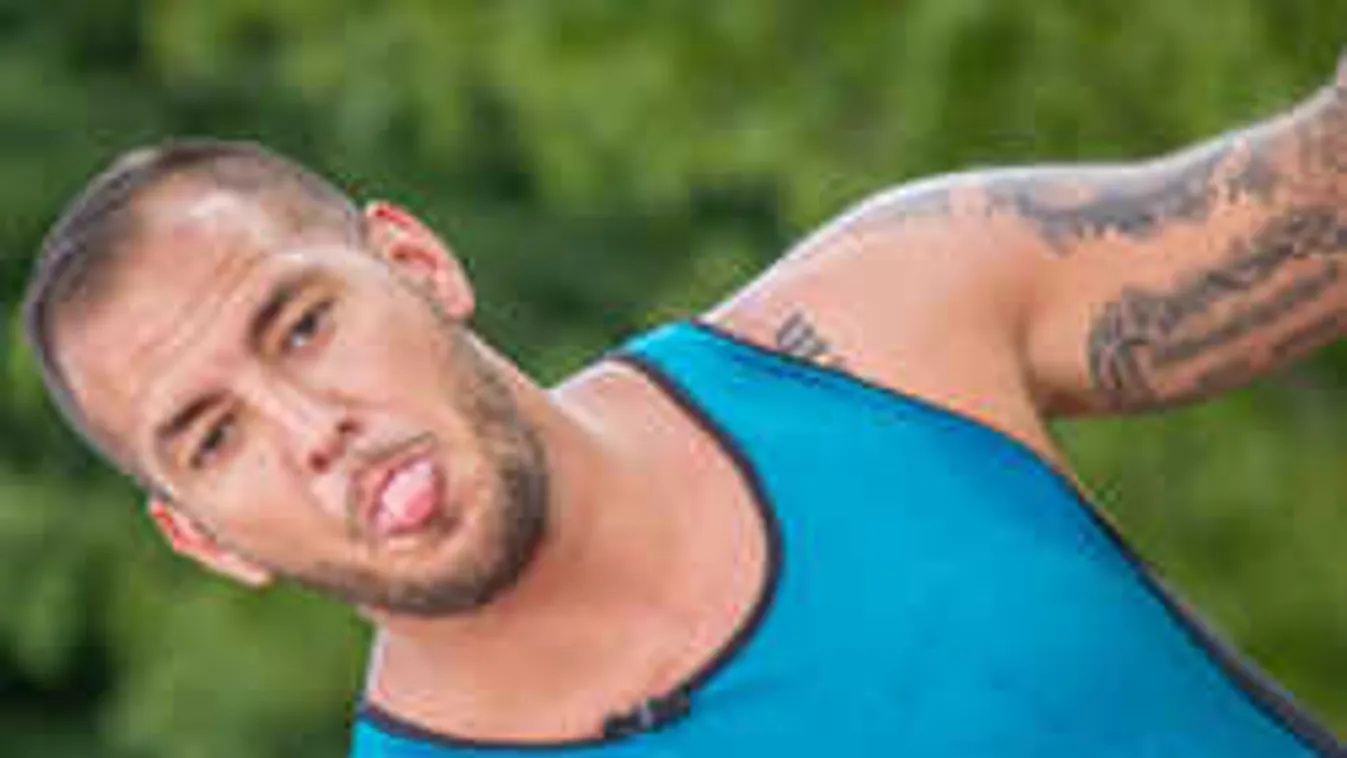 Félmillióval tartozik a rajongójának Curtis, hónapok óta nem fizet!