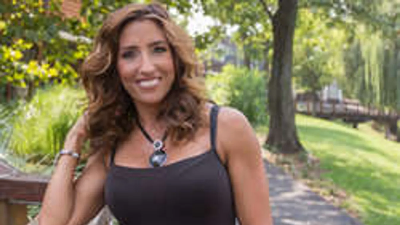 Embertelen tempót diktál Rubint Réka! Ezreket készít ki - Videó