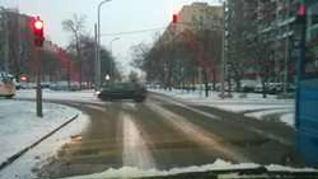 Káosz Budapesten: Megbénult a forgalom a havas utak miatt