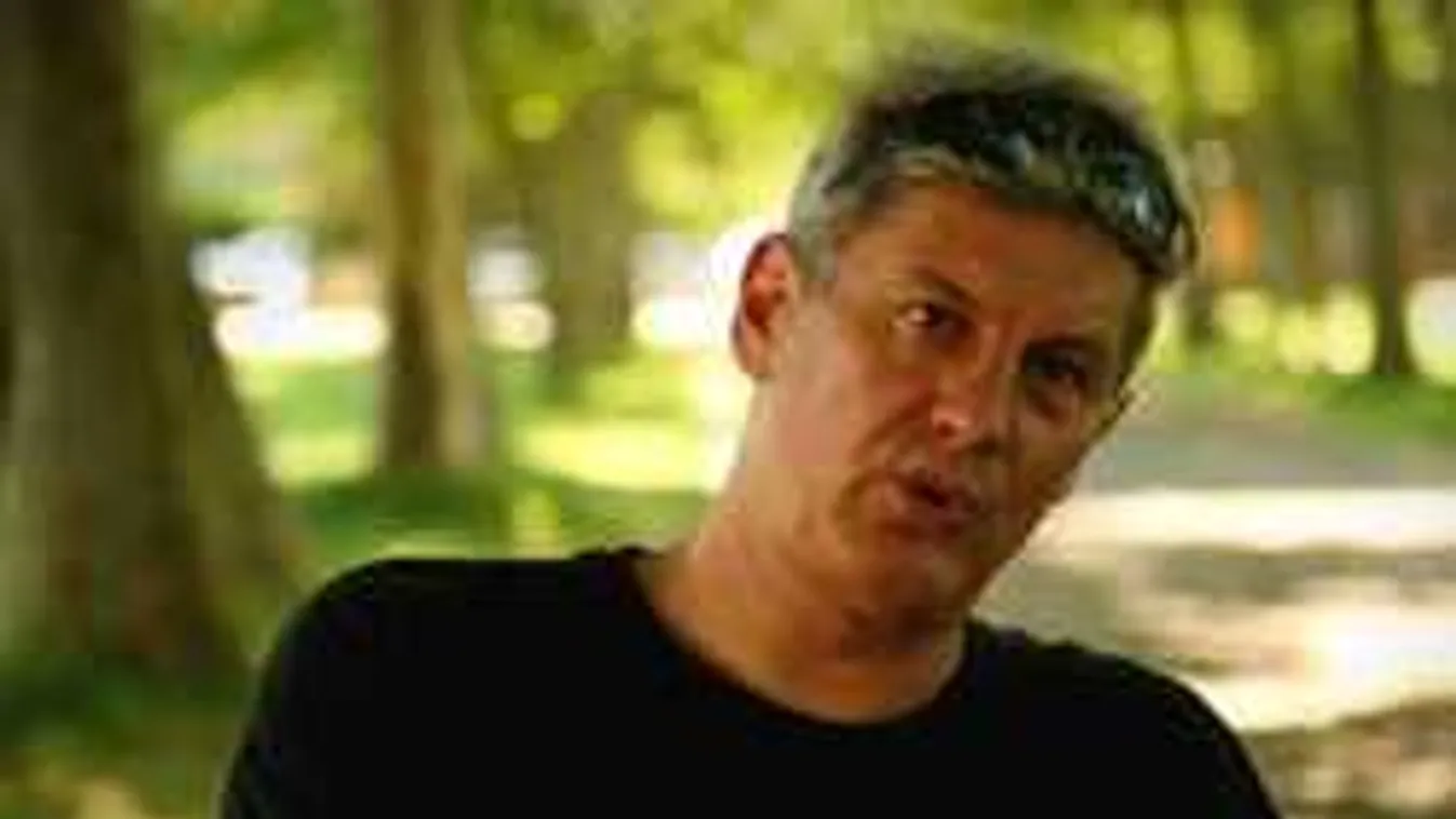 A Família Kft sztárjának kisfia az inkubátorban megfogta apukája kezét